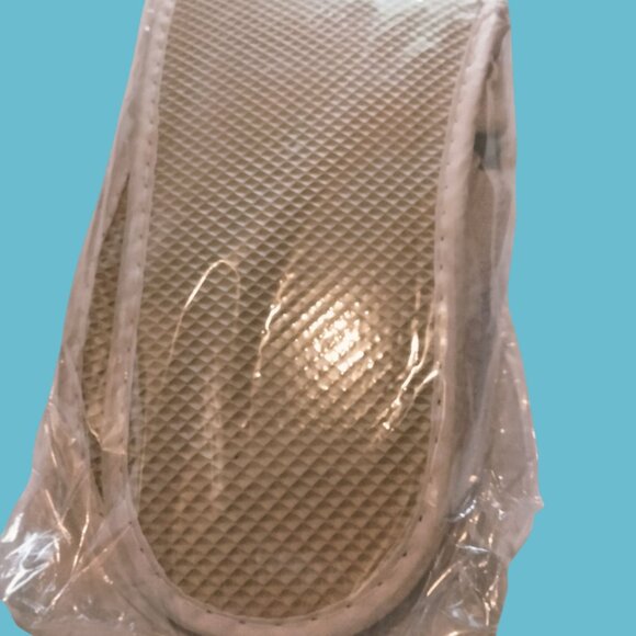 White Open Toe Spa Slippers Non-Slip Sole One Size New Sealed - Picture 3 of 5